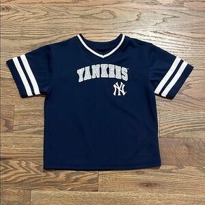 NY Yankees 3T shirt GUC